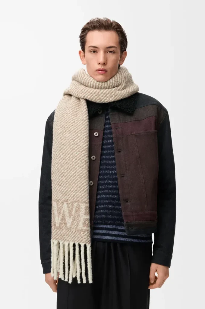 LOEWE scarf in alpaca and wool blend Beige/Ecru LOEWE scarf in alpaca and wool blend Beige/Ecru