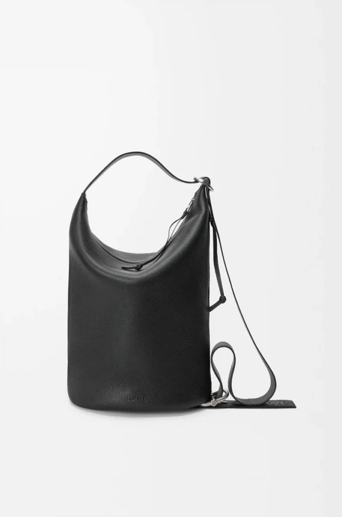 Loop bucket in supple grained calfskin Black Loop bucket in supple grained calfskin Black