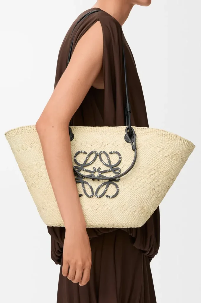 Medium Anagram Basket bag in iraca palm and calfskin Natural/Black