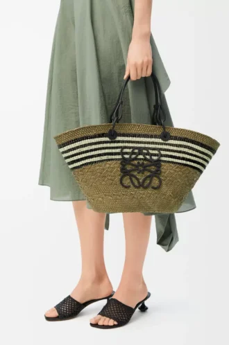 Medium Anagram basket in iraca palm and calfskin Dark Khaki/Black