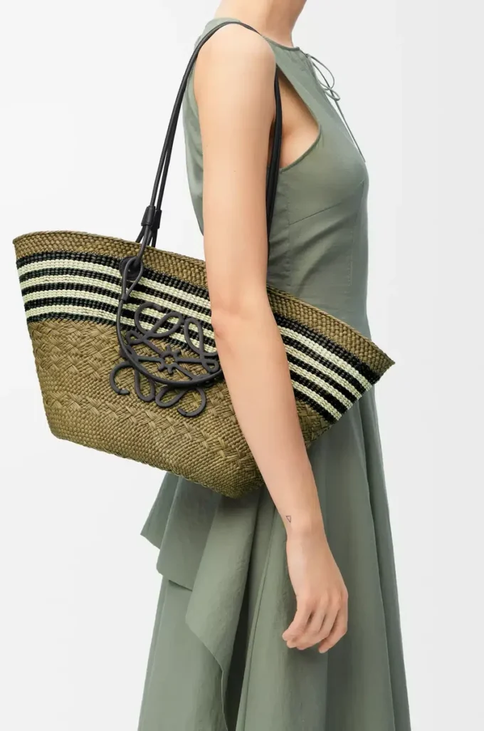Medium Anagram basket in iraca palm and calfskin Dark Khaki/Black