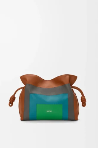 Medium Flamenco clutch in nappa calfskin Caramel/Bright Green