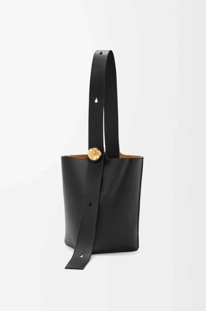 Medium Pebble bucket in smooth calfskin Black Medium Pebble bucket in smooth calfskin Black