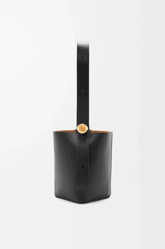 Medium Pebble bucket in smooth calfskin Black Medium Pebble bucket in smooth calfskin Black