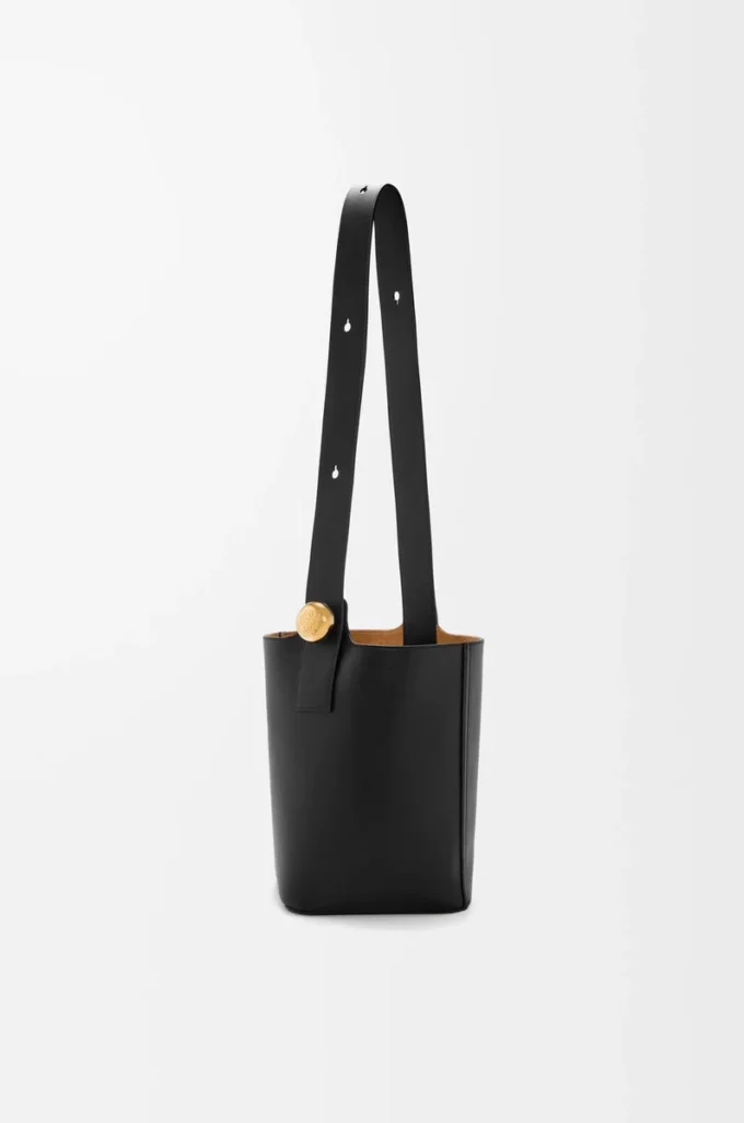 Medium Pebble bucket in smooth calfskin Black Medium Pebble bucket in smooth calfskin Black