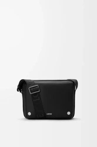 Medium Pebble messenger bag in smooth calfskin Black