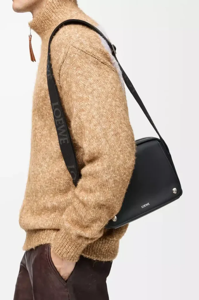 Medium Pebble messenger bag in smooth calfskin Black Medium Pebble messenger bag in smooth calfskin Black