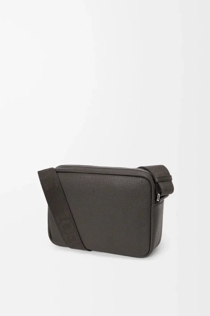 Medium Pebble messenger bag in supple grained calfskin Dark Grey Medium Pebble messenger bag in supple grained calfskin Dark Grey