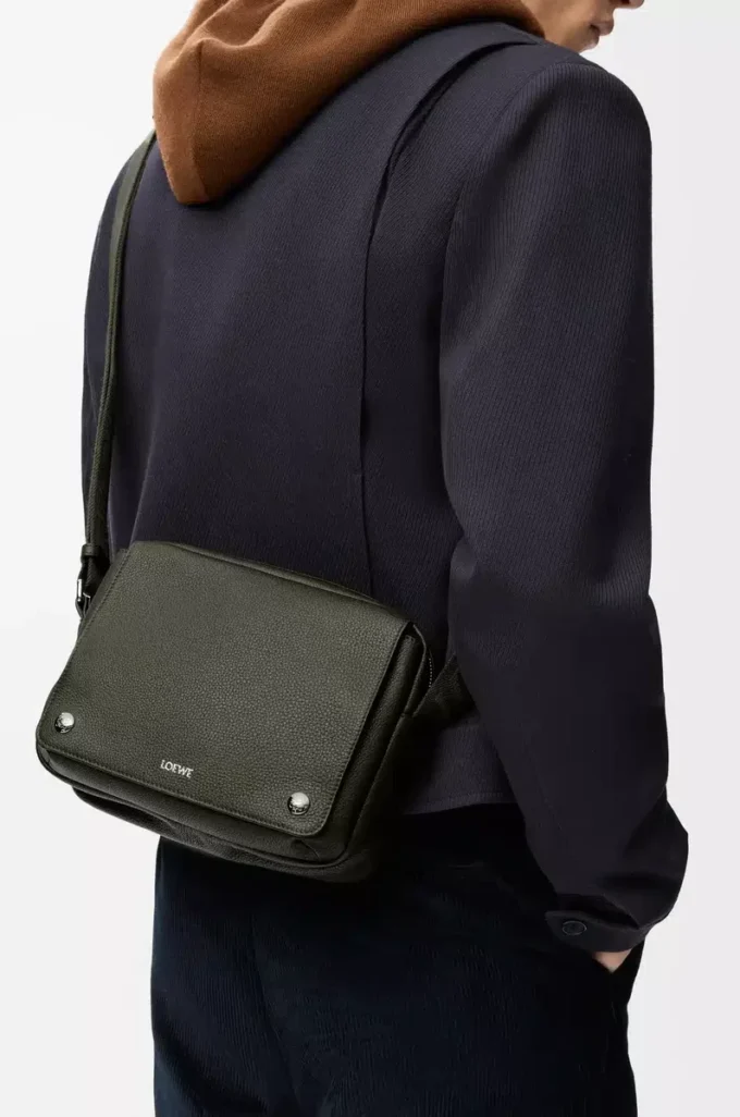 Medium Pebble messenger bag in supple grained calfskin Dark Khaki