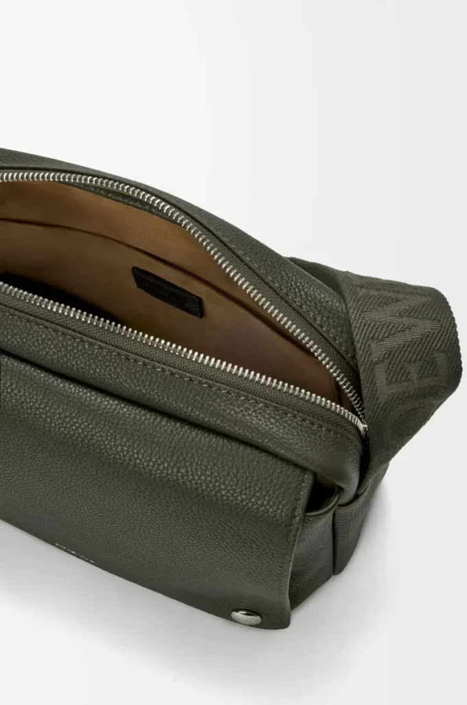 Medium Pebble messenger bag in supple grained calfskin Dark Khaki