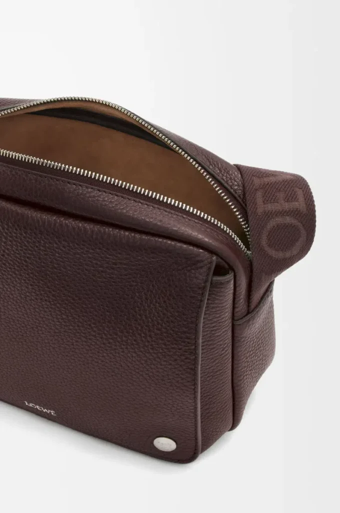 Medium Pebble messenger bag in supple grained calfskin Oxblood