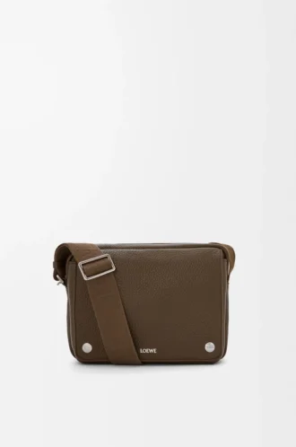 Medium Pebble messenger bag in supple grained calfskin Tundra