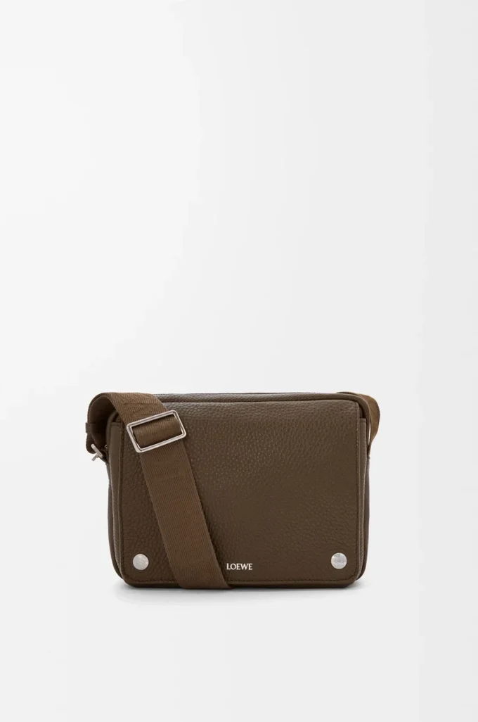 Medium Pebble messenger bag in supple grained calfskin Tundra Medium Pebble messenger bag in supple grained calfskin Tundra