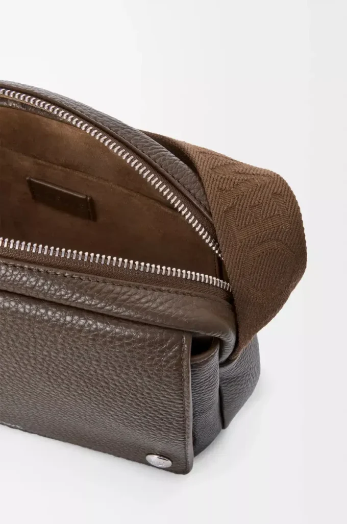 Medium Pebble messenger bag in supple grained calfskin Tundra Medium Pebble messenger bag in supple grained calfskin Tundra