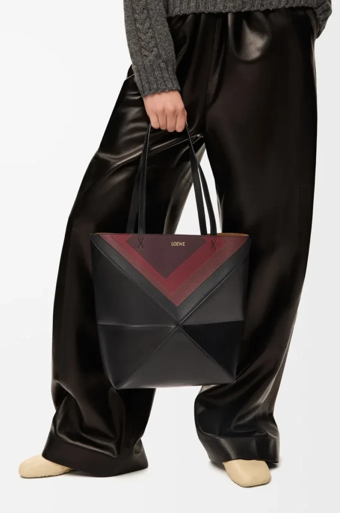 Medium Puzzle Fold tote in nappa calfskin Black/Burgundy Medium Puzzle Fold tote in nappa calfskin Black/Burgundy