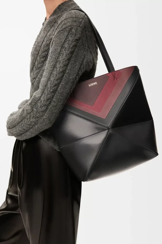 Medium Puzzle Fold tote in nappa calfskin Black/Burgundy Medium Puzzle Fold tote in nappa calfskin Black/Burgundy