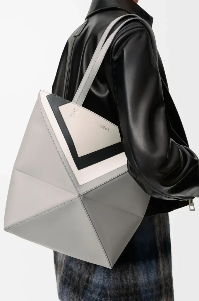 Medium Puzzle Fold tote in nappa calfskin Grey/Light Ghost Medium Puzzle Fold tote in nappa calfskin Grey/Light Ghost