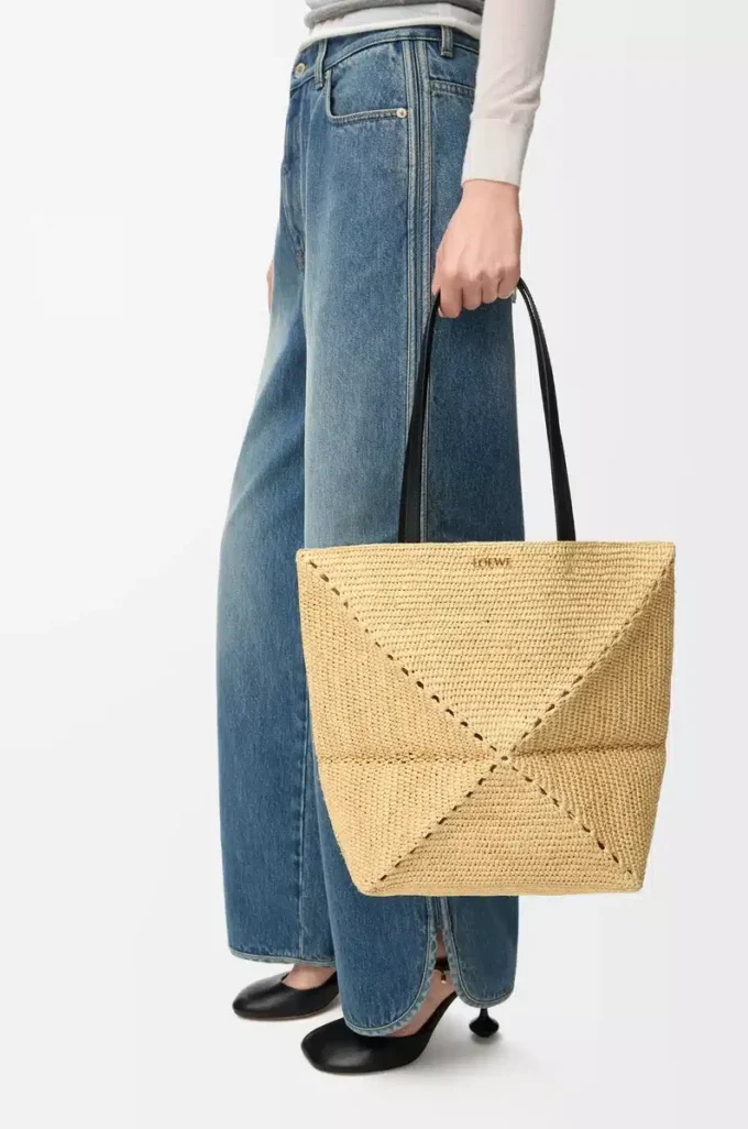 Medium Puzzle Fold tote in raffia Natural