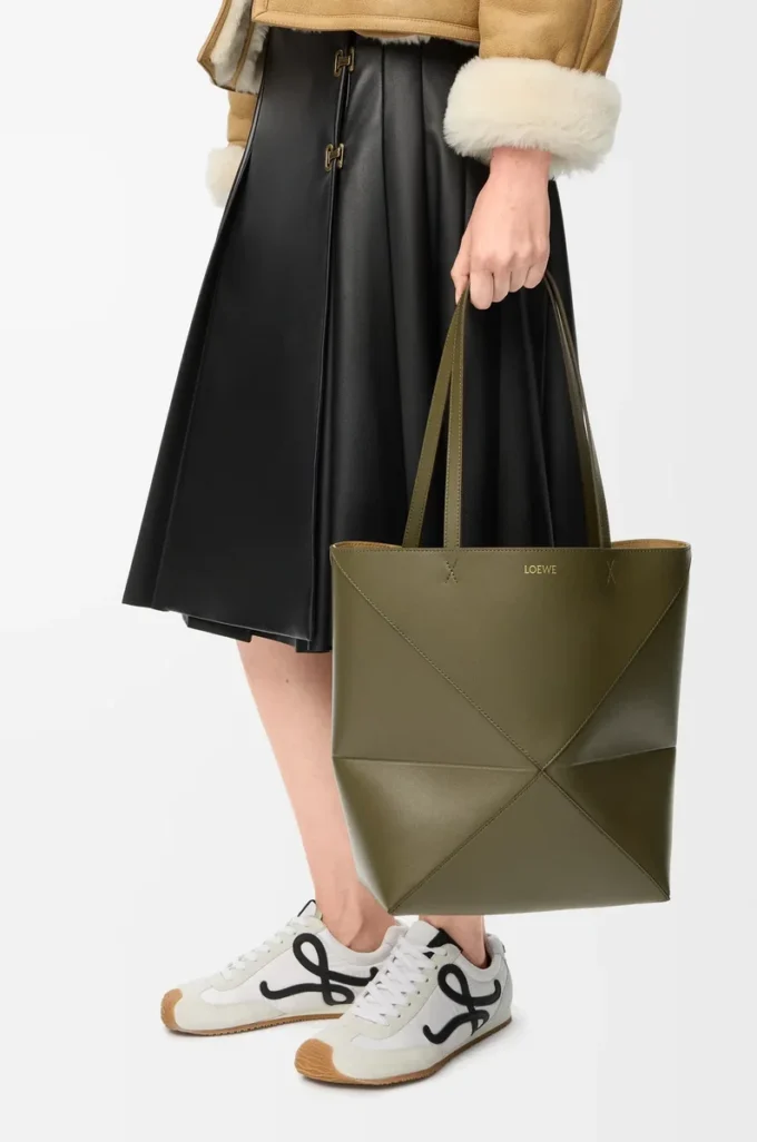 Medium Puzzle Fold tote in shiny calfskin Dark Khaki Medium Puzzle Fold tote in shiny calfskin Dark Khaki