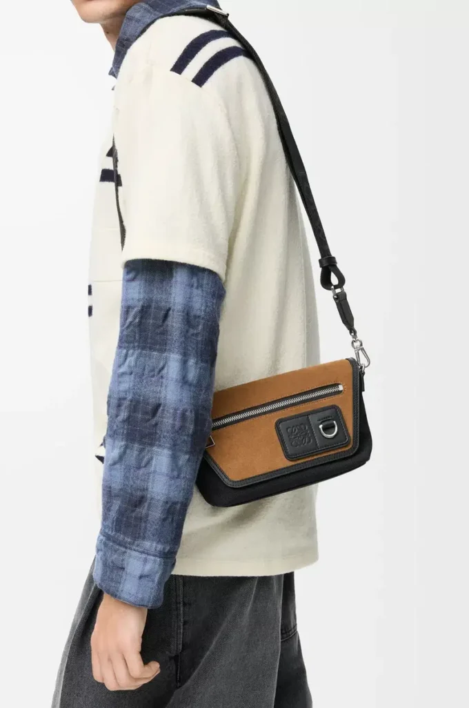 Mini Flex messenger in canvas and suede Black/Dark Gold Mini Flex messenger in canvas and suede Black/Dark Gold