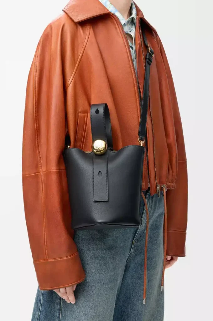Mini Pebble bucket in smooth calfskin Black