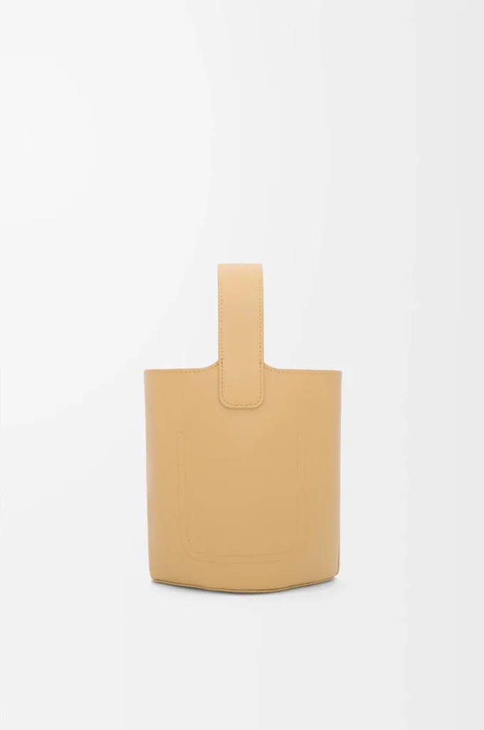 Mini Pebble bucket in smooth calfskin Dark Butter