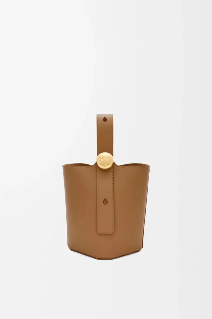 Mini Pebble bucket in smooth calfskin Oak