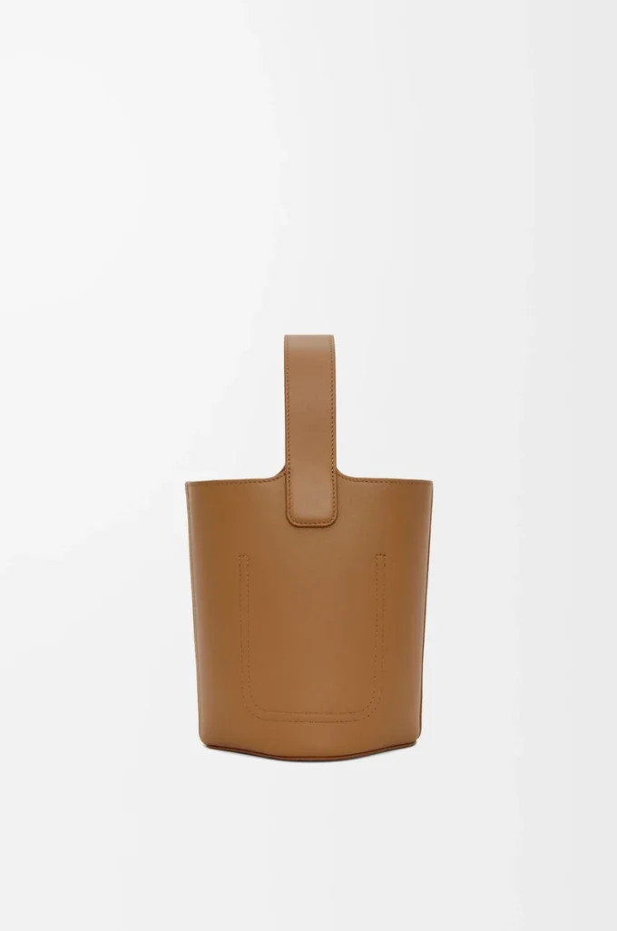Mini Pebble bucket in smooth calfskin Oak
