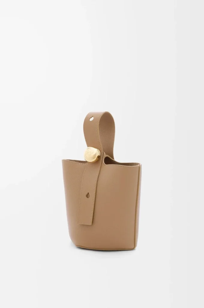 Mini Pebble bucket in soft grained calfskin Latte