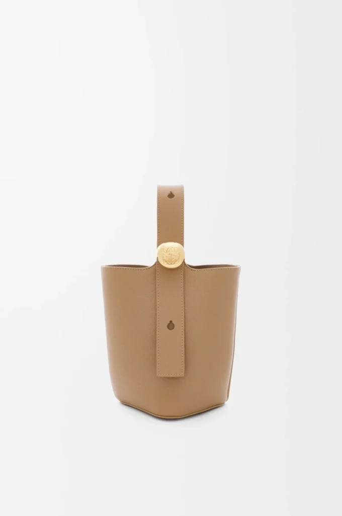 Mini Pebble bucket in soft grained calfskin Latte