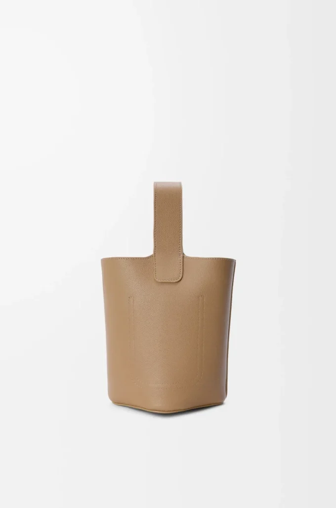 Mini Pebble bucket in soft grained calfskin Latte