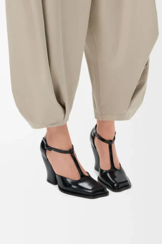 Onda T-bar pump in brushed calfskin Black