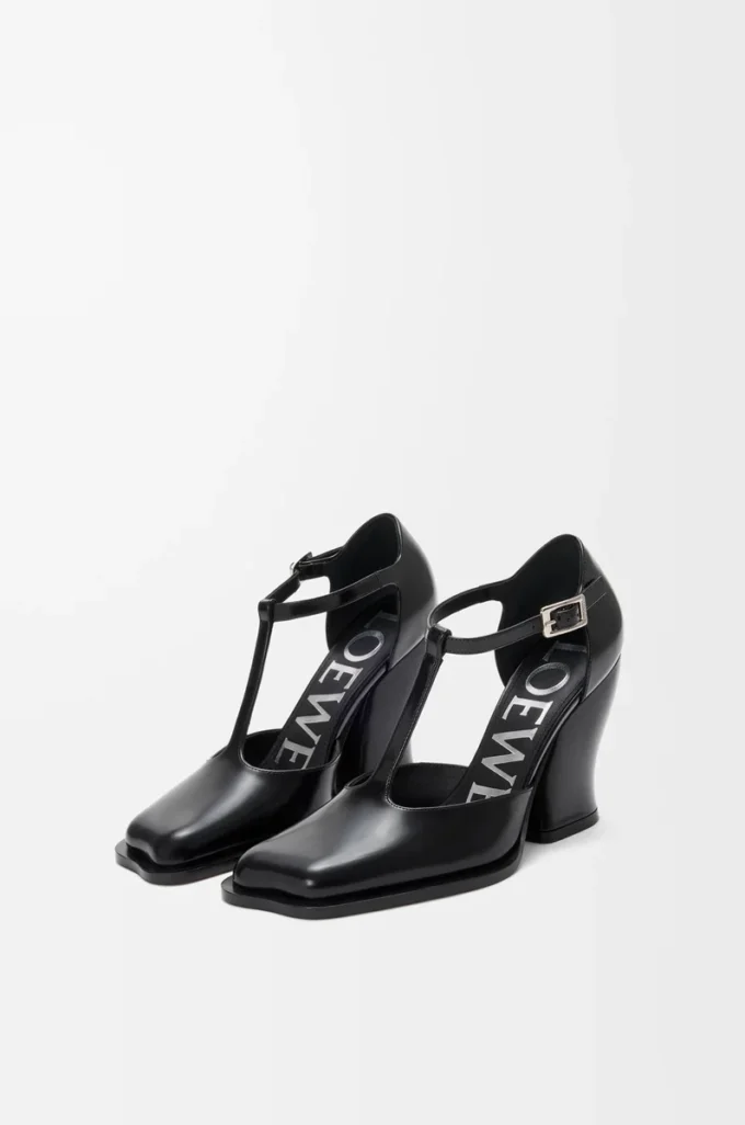 Onda T-bar pump in brushed calfskin Black Onda T-bar pump in brushed calfskin Black