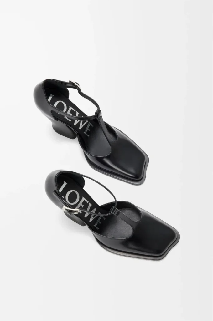 Onda T-bar pump in brushed calfskin Black Onda T-bar pump in brushed calfskin Black