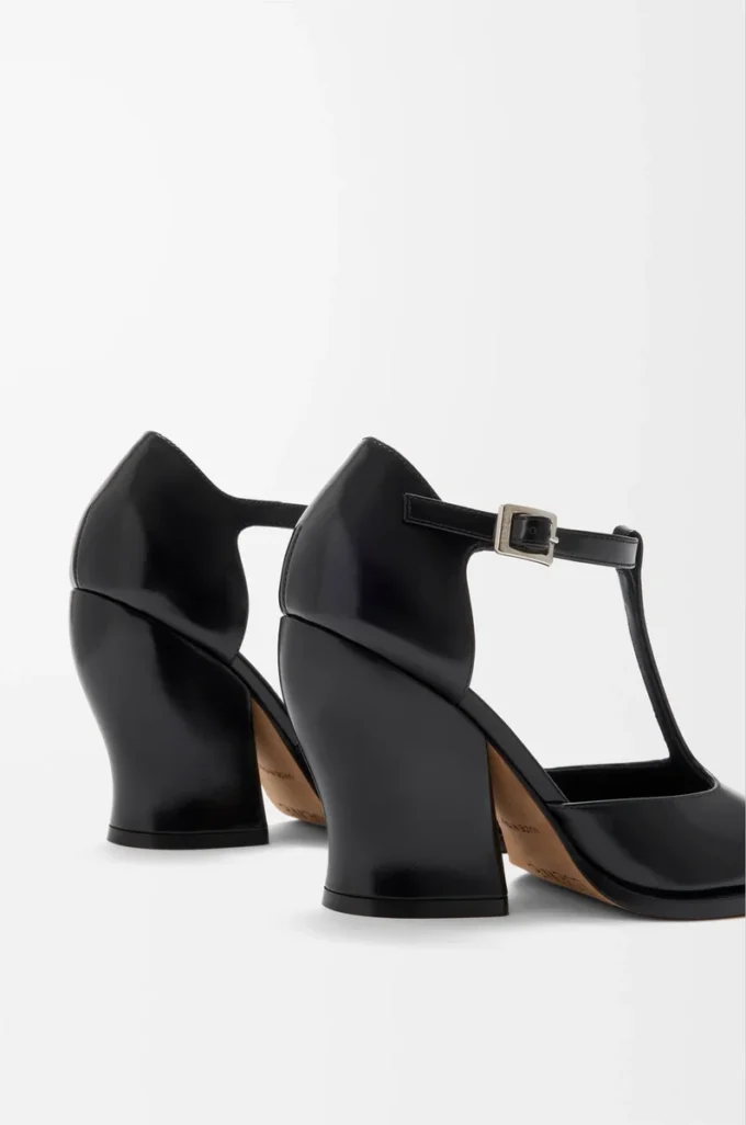 Onda T-bar pump in brushed calfskin Black Onda T-bar pump in brushed calfskin Black