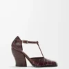 Onda T-bar pump in embossed calfskin Burgundy Onda T-bar pump in embossed calfskin Burgundy