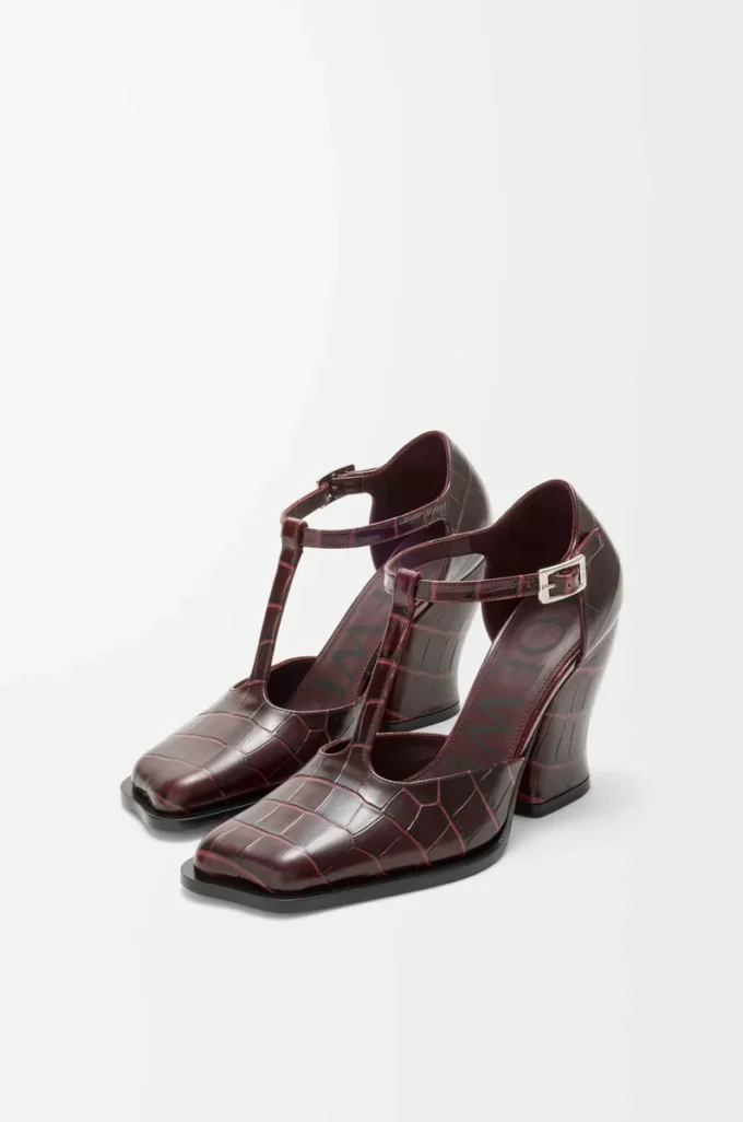 Onda T-bar pump in embossed calfskin Burgundy Onda T-bar pump in embossed calfskin Burgundy