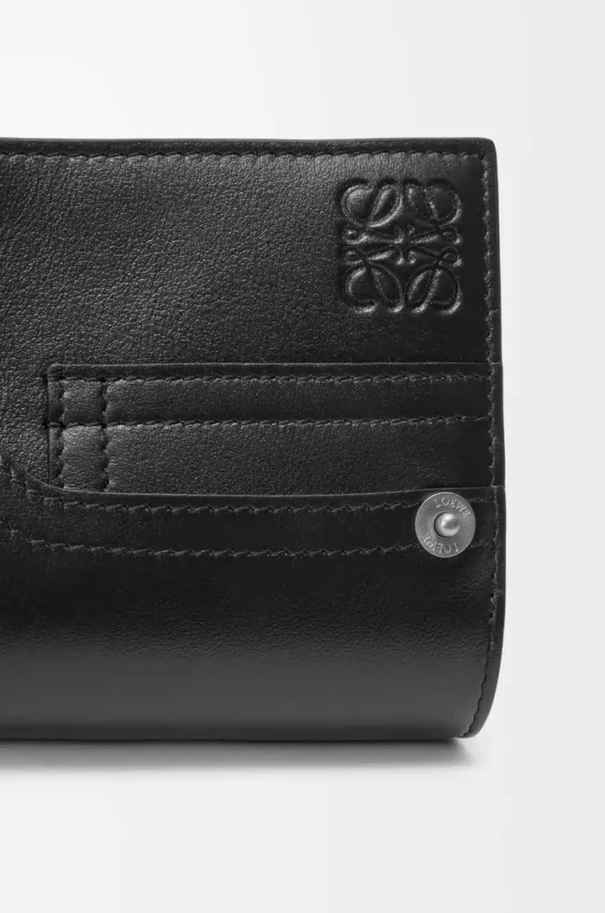 Panta compact wallet in shiny calfskin Black Panta compact wallet in shiny calfskin Black