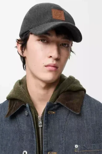 Patch cap in wool Grey