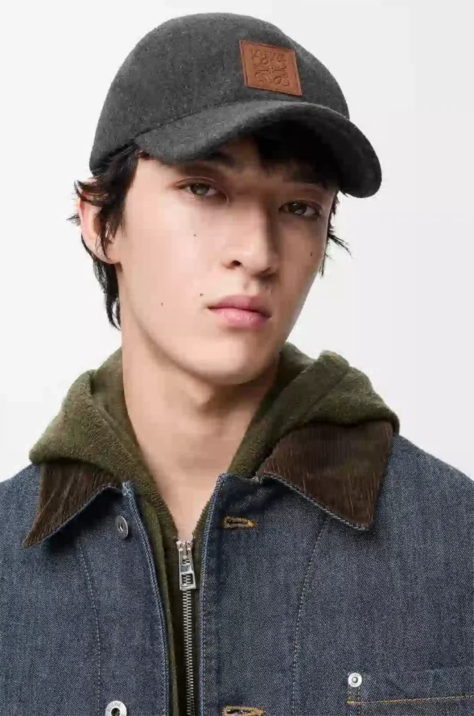 Patch cap in wool Grey