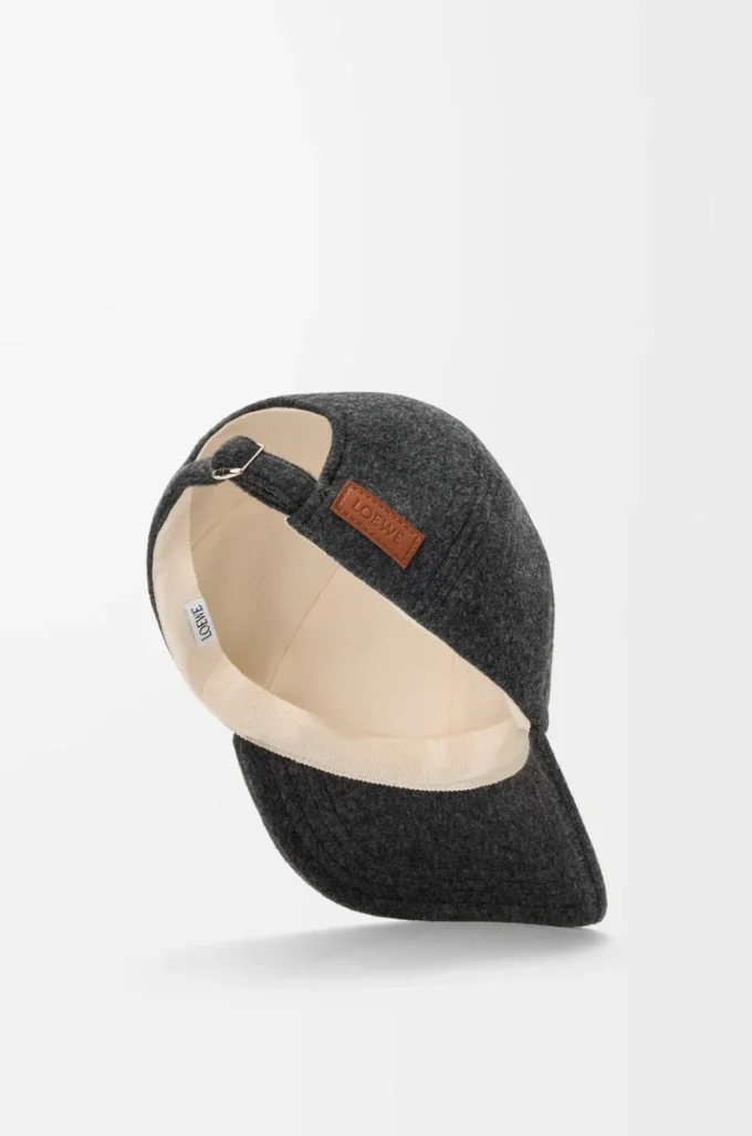 Patch cap in wool Grey