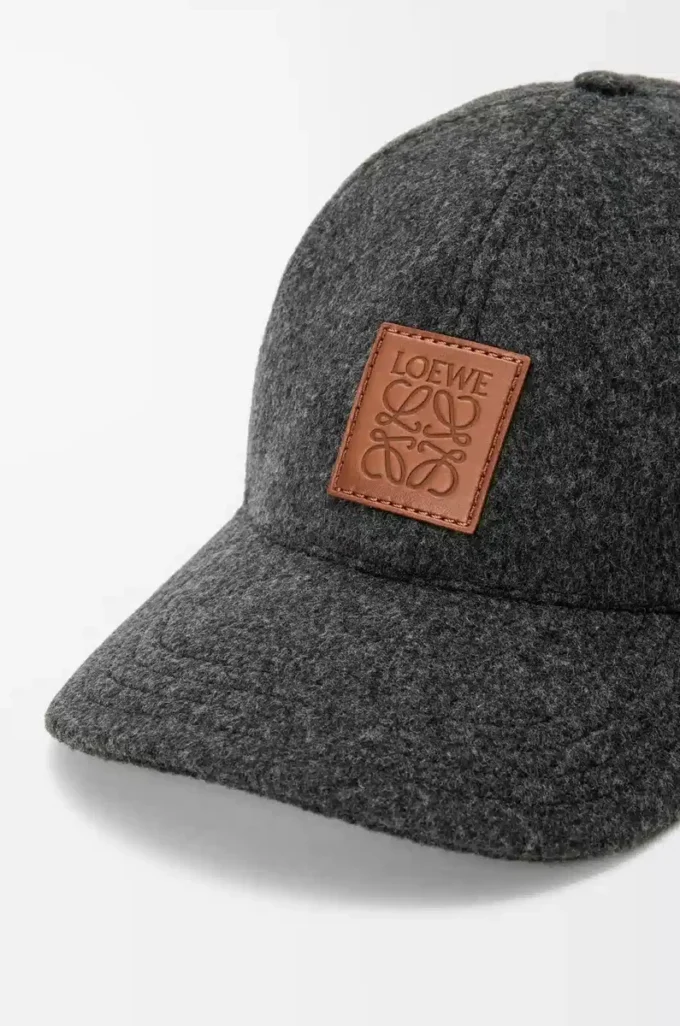 Patch cap in wool Grey