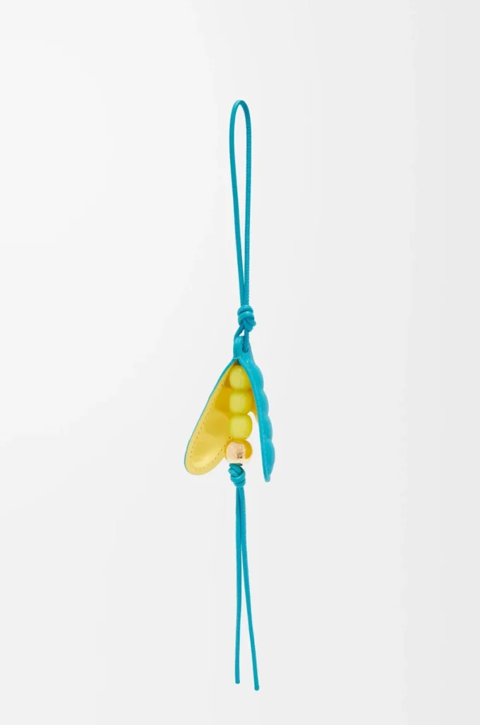 Pea pod charm in classic calfskin Deep Turquoise/Baby Corn Pea pod charm in classic calfskin Deep Turquoise/Baby Corn