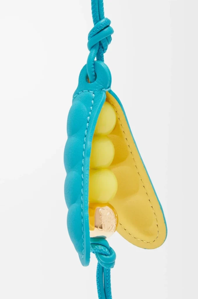 Pea pod charm in classic calfskin Deep Turquoise/Baby Corn Pea pod charm in classic calfskin Deep Turquoise/Baby Corn