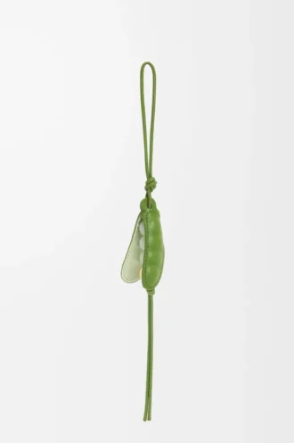 Pea pod charm in classic calfskin Spring Green/Spring Jade