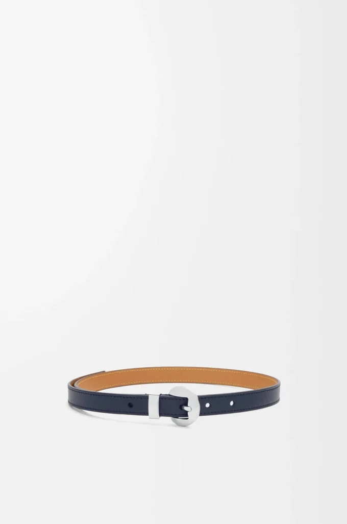 Pebble belt in smooth calfskin Deep Navy/Palladium Pebble belt in smooth calfskin Deep Navy/Palladium