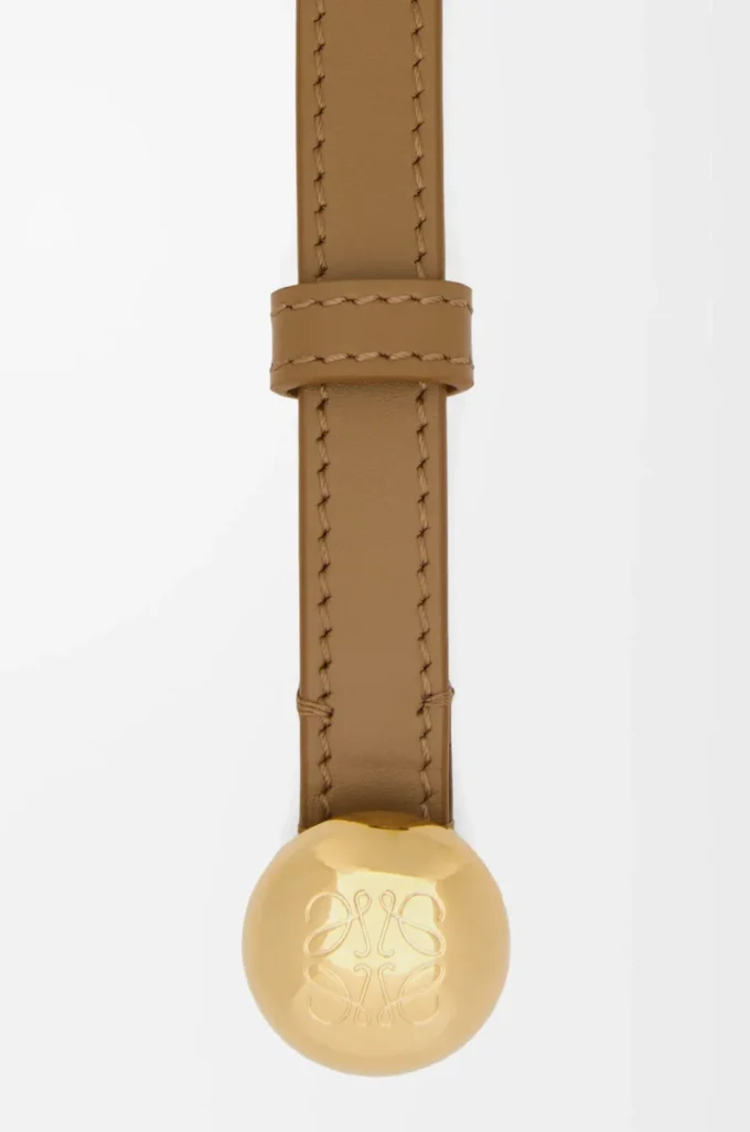 Pebble belt in smooth calfskin Oak/Gold Pebble belt in smooth calfskin Oak/Gold