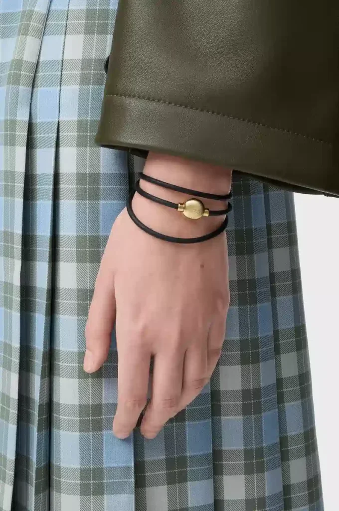 Pebble bracelet in calfskin Black/Gold Pebble bracelet in calfskin Black/Gold