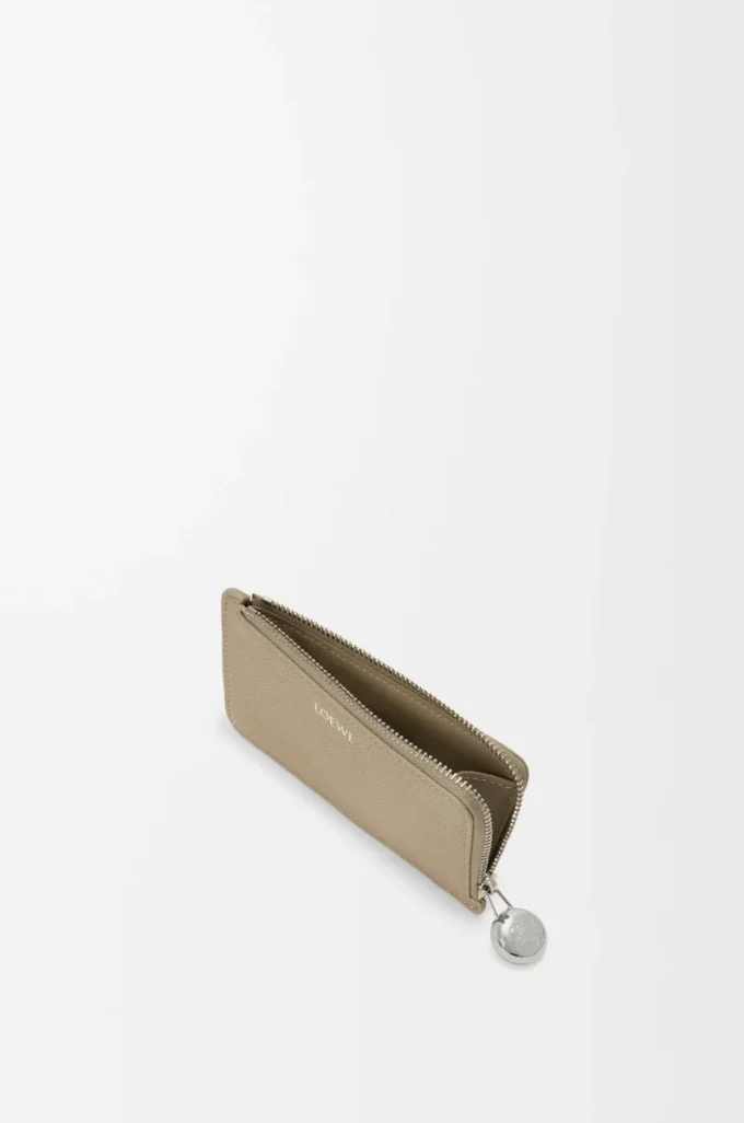 Pebble coin cardholder in pebble grained calfskin Clay Pebble coin cardholder in pebble grained calfskin Clay