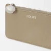 Pebble coin cardholder in pebble grained calfskin Clay Pebble coin cardholder in pebble grained calfskin Clay